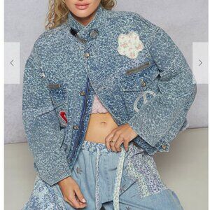 210.Jacket in twill with Vintage washing and patch adornments.